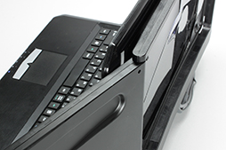 画像ギャラリー No.009のサムネイル画像 / ノートPC用セカンダリ液晶ディスプレイはゲーマーにとって使えるものなのか。GeChic製「On-Lap1301」を試す