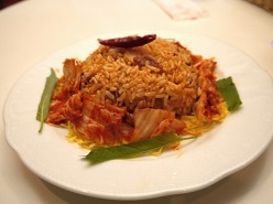 画像ギャラリー No.009のサムネイル画像 / 特製料理やオリジナルグッズなどを販売。「エルソードカフェ」内覧会レポート。1号店にはゲームの衣装に身を包んだメイドさんも