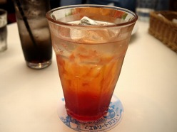 画像ギャラリー No.011のサムネイル画像 / 特製料理やオリジナルグッズなどを販売。「エルソードカフェ」内覧会レポート。1号店にはゲームの衣装に身を包んだメイドさんも