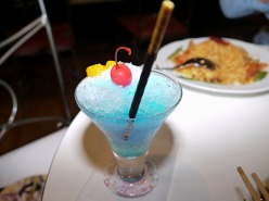 画像ギャラリー No.013のサムネイル画像 / 特製料理やオリジナルグッズなどを販売。「エルソードカフェ」内覧会レポート。1号店にはゲームの衣装に身を包んだメイドさんも