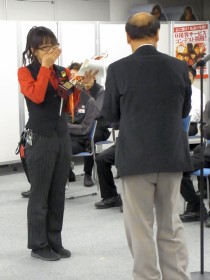 画像ギャラリー No.005のサムネイル画像 / 実践的な接客サービス力が試された「ADORES 第4回接客サービスコンテスト」。“アドアーズ錦糸町店”の一日に密着レポート