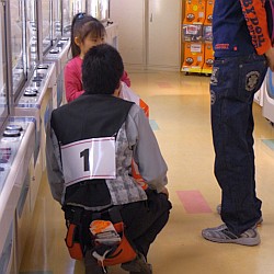 画像ギャラリー No.009のサムネイル画像 / 実践的な接客サービス力が試された「ADORES 第4回接客サービスコンテスト」。“アドアーズ錦糸町店”の一日に密着レポート