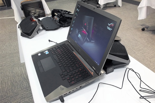 画像ギャラリー No.002のサムネイル画像 / ASUS,世界初の外付け液冷ユニット付きゲームノートPC「GX700VO」を発表。2月19日に60万円弱で発売