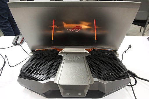 画像ギャラリー No.005のサムネイル画像 / ASUS,世界初の外付け液冷ユニット付きゲームノートPC「GX700VO」を発表。2月19日に60万円弱で発売