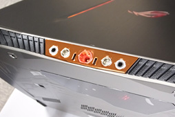 画像ギャラリー No.009のサムネイル画像 / ASUS,世界初の外付け液冷ユニット付きゲームノートPC「GX700VO」を発表。2月19日に60万円弱で発売