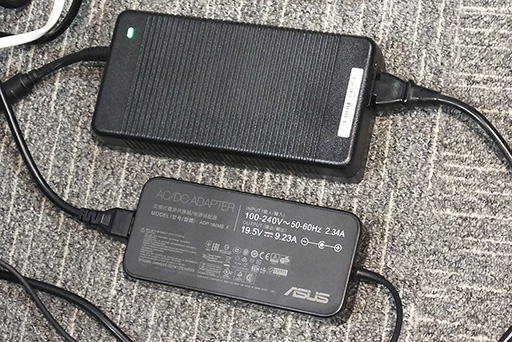 画像ギャラリー No.018のサムネイル画像 / ASUS,世界初の外付け液冷ユニット付きゲームノートPC「GX700VO」を発表。2月19日に60万円弱で発売