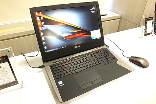 画像ギャラリー No.020のサムネイル画像 / ASUS,世界初の外付け液冷ユニット付きゲームノートPC「GX700VO」を発表。2月19日に60万円弱で発売