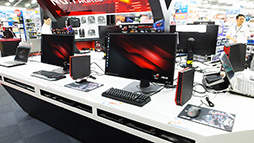 画像ギャラリー No.009のサムネイル画像 / 「R.O.G.」専門のショップインショップが秋葉原にオープン。イベント利用重視の店内を一足先にチェックしてきた