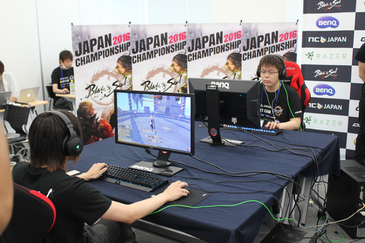 画像ギャラリー No.002のサムネイル画像 / 「ブレイドアンドソウル」の「シーズン1決勝大会」を制したのはガチムチお兄さん選手。8月のアップデート情報も発表されたイベントをレポート