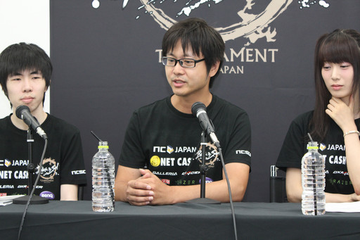 画像ギャラリー No.003のサムネイル画像 / 「ブレイドアンドソウル」の「シーズン1決勝大会」を制したのはガチムチお兄さん選手。8月のアップデート情報も発表されたイベントをレポート