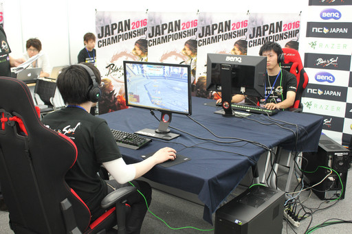 画像ギャラリー No.011のサムネイル画像 / 「ブレイドアンドソウル」の「シーズン1決勝大会」を制したのはガチムチお兄さん選手。8月のアップデート情報も発表されたイベントをレポート