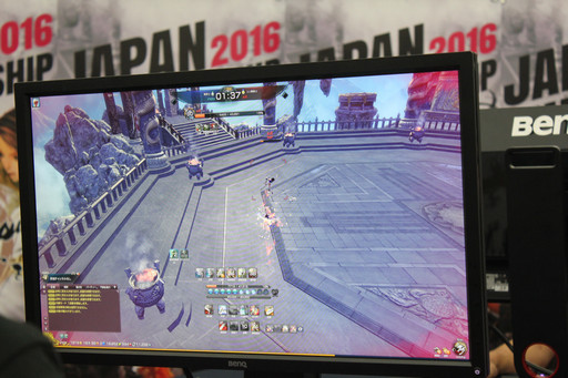 画像ギャラリー No.012のサムネイル画像 / 「ブレイドアンドソウル」の「シーズン1決勝大会」を制したのはガチムチお兄さん選手。8月のアップデート情報も発表されたイベントをレポート