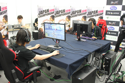 画像ギャラリー No.013のサムネイル画像 / 「ブレイドアンドソウル」の「シーズン1決勝大会」を制したのはガチムチお兄さん選手。8月のアップデート情報も発表されたイベントをレポート