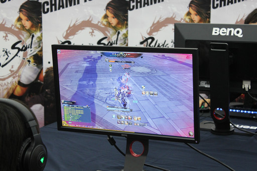 画像ギャラリー No.014のサムネイル画像 / 「ブレイドアンドソウル」の「シーズン1決勝大会」を制したのはガチムチお兄さん選手。8月のアップデート情報も発表されたイベントをレポート