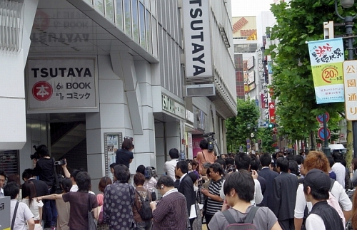 画像ギャラリー No.001のサムネイル画像 / 国民的RPGの最新作が5年ぶりに登場! 堀井雄二氏も駆けつけた「ドラゴンクエストIX 星空の守り人」発売カウントダウンイベントの模様をレポート