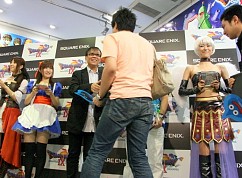 画像ギャラリー No.015のサムネイル画像 / 国民的RPGの最新作が5年ぶりに登場! 堀井雄二氏も駆けつけた「ドラゴンクエストIX 星空の守り人」発売カウントダウンイベントの模様をレポート