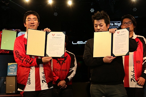 画像ギャラリー No.001のサムネイル画像 / ゲーマー向けPCブランド「LEVEL∞」が,「League of Legends」プロチームとサポート契約を締結した調印式の模様をレポート