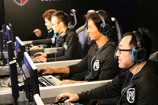 画像ギャラリー No.007のサムネイル画像 / 「リーグ・オブ・レジェンド」の新たな競技モード「CLASH」に,ケイン・コスギさん率いる「Team Perfect Body」が参戦。その発表会をレポート