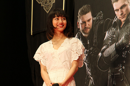 画像ギャラリー No.003のサムネイル画像 / 「KINGSGLAIVE FINAL FANTASY XV」の完成披露発表会が開催。メインキャラクターの声を熱演した綾野 剛さんと忽那汐里さんが登場した会場の模様をレポート