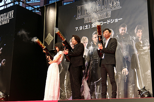 画像ギャラリー No.008のサムネイル画像 / 「KINGSGLAIVE FINAL FANTASY XV」の完成披露発表会が開催。メインキャラクターの声を熱演した綾野 剛さんと忽那汐里さんが登場した会場の模様をレポート