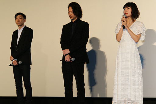 画像ギャラリー No.010のサムネイル画像 / 「KINGSGLAIVE FINAL FANTASY XV」の完成披露発表会が開催。メインキャラクターの声を熱演した綾野 剛さんと忽那汐里さんが登場した会場の模様をレポート