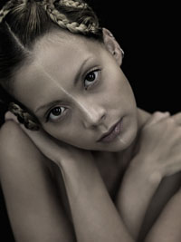 画像ギャラリー No.002のサムネイル画像 / 本日21:30にインターネット生放送「フライデーC9」の初回配信がUstreamでスタート。土屋アンナさんのインタビューも放映予定