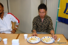 画像ギャラリー No.015のサムネイル画像 / 「龍が如く4」開発スタッフ約100人+αで味を決めた! 「松屋×龍が如く 新作レトルトカレー大試食会」レポート