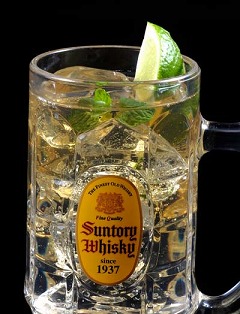 画像ギャラリー No.005のサムネイル画像 / 「龍が如く4」熱き男達をイメージした“角(カク)テル”がカラオケ館に