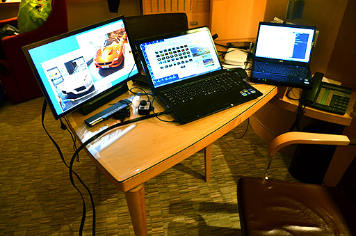 画像集#015のサムネイル/【西川善司】「お出かけ多画面」のススメ。出張用ディスプレイを新調してみた