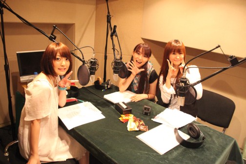 画像ギャラリー No.001のサムネイル画像 / 「STEINS;GATEラジオ 未来ガジェット電波局」から,パーソナリティの今井麻美さんと花澤香菜さん,ゲストの小林ゆうさんのコメントを掲載