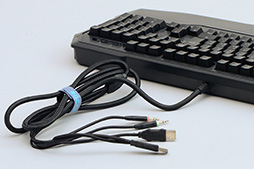 画像集 No.031のサムネイル画像 / Ryos MK Proレビュー。「押したキーだけが光る」ギミックよりもゲーマー向けキーボードとしての基本に注目すべき製品