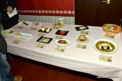 画像ギャラリー No.032のサムネイル画像 / 「モンスターハンターポータブル 3rd in ナムコ・ナンジャタウン」コラボメニューのいまだかつてない造形は必見。グランドオープン前に開催されたメディア向け内覧会をレポート