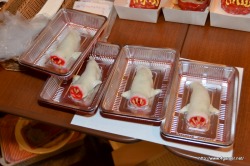 画像ギャラリー No.046のサムネイル画像 / 「モンスターハンターポータブル 3rd in ナムコ・ナンジャタウン」コラボメニューのいまだかつてない造形は必見。グランドオープン前に開催されたメディア向け内覧会をレポート