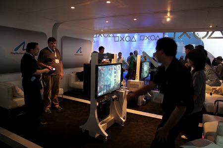 E3 2010ϺǯϤäѤPS Moveפȡ3DפܤSony Computer Entertainment֡ޤܤΡKILLZONE 3פǿࡼӡȶˤϤ