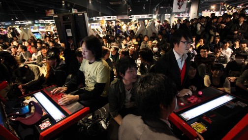 画像ギャラリー No.009のサムネイル画像 / 「スパIV AE」のプレイヤー達が集結した「第2回TOPANGAチャリティーカップ」。お祭り感満載の会場の模様をお届けする,フォトレポートを掲載