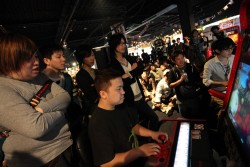 画像ギャラリー No.020のサムネイル画像 / 「スパIV AE」のプレイヤー達が集結した「第2回TOPANGAチャリティーカップ」。お祭り感満載の会場の模様をお届けする,フォトレポートを掲載