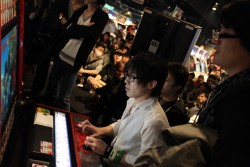 画像ギャラリー No.021のサムネイル画像 / 「スパIV AE」のプレイヤー達が集結した「第2回TOPANGAチャリティーカップ」。お祭り感満載の会場の模様をお届けする,フォトレポートを掲載