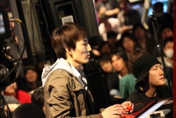 画像ギャラリー No.028のサムネイル画像 / 「スパIV AE」のプレイヤー達が集結した「第2回TOPANGAチャリティーカップ」。お祭り感満載の会場の模様をお届けする,フォトレポートを掲載