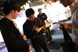 画像ギャラリー No.033のサムネイル画像 / 「スパIV AE」のプレイヤー達が集結した「第2回TOPANGAチャリティーカップ」。お祭り感満載の会場の模様をお届けする,フォトレポートを掲載