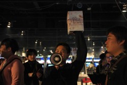 画像ギャラリー No.036のサムネイル画像 / 「スパIV AE」のプレイヤー達が集結した「第2回TOPANGAチャリティーカップ」。お祭り感満載の会場の模様をお届けする,フォトレポートを掲載