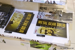 画像ギャラリー No.010のサムネイル画像 / 「METAL GEAR SOLID SNAKE EATER 3D」の発売記念抽選会は3月14日まで実施。小島監督のサイン&新川洋司氏のイラスト入り3DS本体も展示中