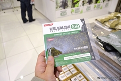 画像ギャラリー No.014のサムネイル画像 / 「METAL GEAR SOLID SNAKE EATER 3D」の発売記念抽選会は3月14日まで実施。小島監督のサイン&新川洋司氏のイラスト入り3DS本体も展示中