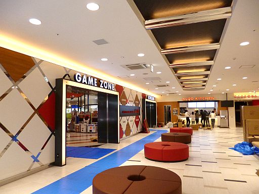 画像ギャラリー No.002のサムネイル画像 / 「セガ 新三国アルゴ7」が大阪の総合アミューズメント施設内に明日オープン