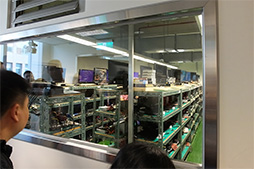 画像ギャラリー No.018のサムネイル画像 / MSI,新型GPUクーラー「Twin Frozr V」搭載カードを台湾本社でアピール。低負荷での回転停止に左右ファン独立制御を組み合わせる