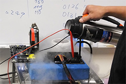 画像ギャラリー No.020のサムネイル画像 / MSI,新型GPUクーラー「Twin Frozr V」搭載カードを台湾本社でアピール。低負荷での回転停止に左右ファン独立制御を組み合わせる