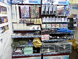 画像ギャラリー No.011のサムネイル画像 / 「ファンタシースターオンライン2」の展示会,「PSO2 MUSEUM in ゲーマーズ」が2015年3月19日にスタート。酒井智史プロデューサーサイン会の模様をレポート