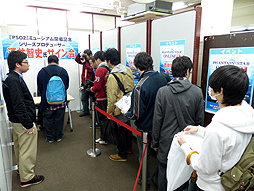 画像ギャラリー No.013のサムネイル画像 / 「ファンタシースターオンライン2」の展示会,「PSO2 MUSEUM in ゲーマーズ」が2015年3月19日にスタート。酒井智史プロデューサーサイン会の模様をレポート