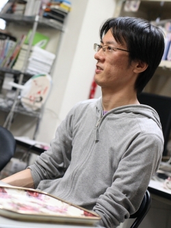 ²èÁü¥®¥ã¥é¥ê¡¼ No.017¤Î¥µ¥à¥Í¥¤¥ë²èÁü / Ʊ¿Í¤«¤é¾¦¶È¤Ë¥Õ¥£¡¼¥ë¥É¤ò°Ü¤·¤¿¥Õ¥é¥ó¥¹¥Ñ¥ó¤¬¡¤¿·ºî¡Ö¥¢¥ó¥À¡¼¥Ê¥¤¥È ¥¤¥ó¥ô¥¡¡¼¥¹¡×¤ÇÌܻؤ·¤¿¤â¤Î¡£Âåɽ¡¦¤Ê¤ê¤¿»á¤Ëʹ¤¯¡¤¤½¤Î»×ÏÇ