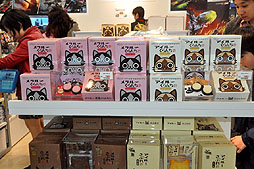 画像ギャラリー No.023のサムネイル画像 / e-CAPCOM限定商品やモンハン部会員限定グッズを多数入荷。カプコン初のオフィシャルショップ「イーカプコンお台場出張所」に行ってきた