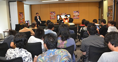 画像ギャラリー No.001のサムネイル画像 / 総師範まこと vs. 椿姫ユンの勝負の行方やいかに? 「スパIV AE」メディア対抗戦,GODSGARDEN総帥,総師範KSKのイベントレポートを掲載